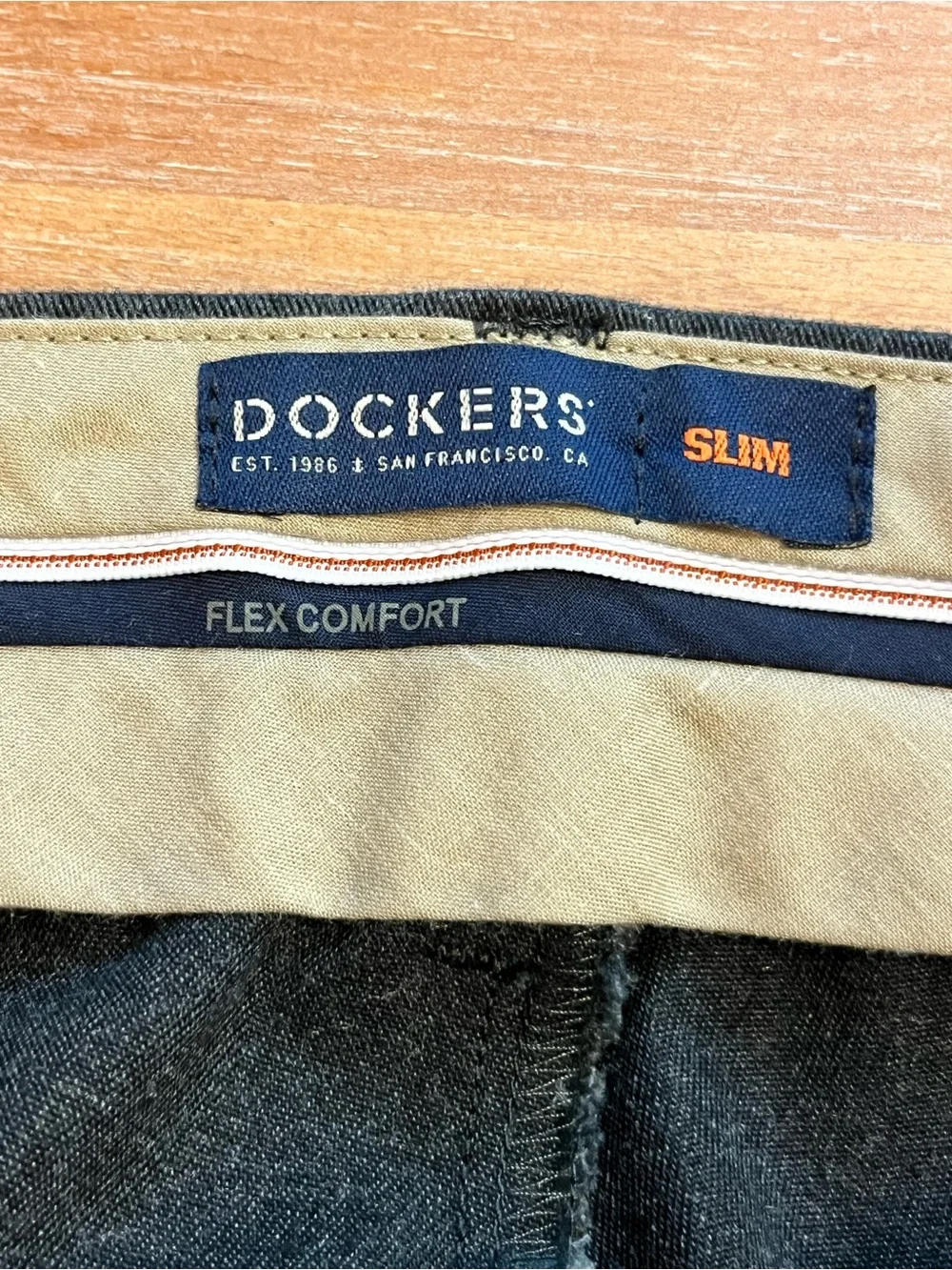 Docker’s signature Mens  khaki slim fit Lux cotton stretch 40 x 32 Grey NWT
